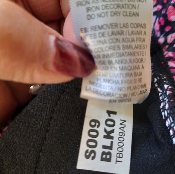 Gaiam XS Women's Black and Pink Sports Bra - Picture 4 of 9